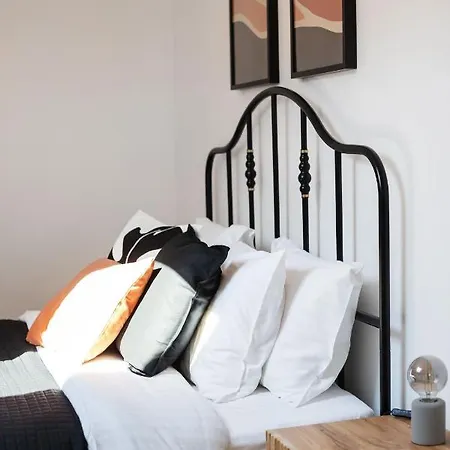 #stayhere - Modern & 2 Bedroom Apartment *