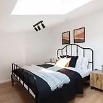 #stayhere - Modern & 2 Bedroom Apartment *
